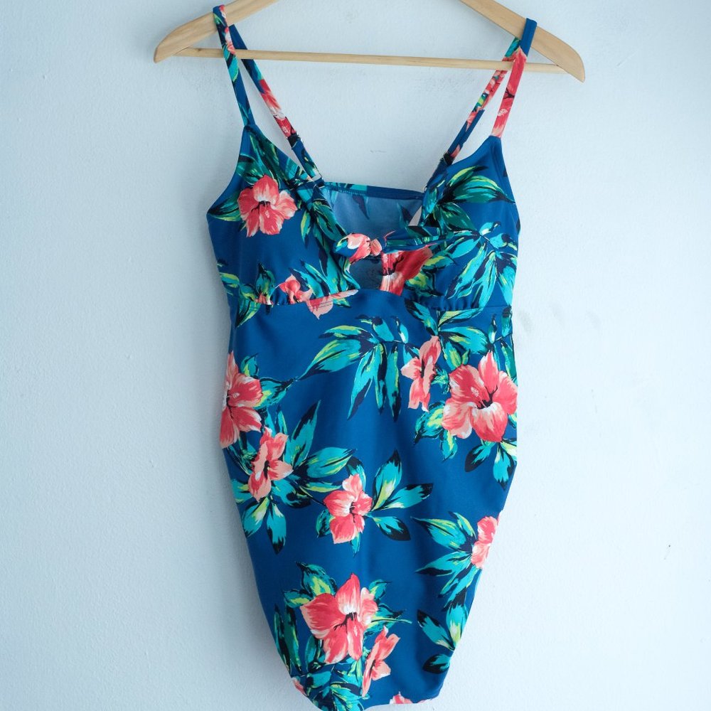 maternity swimsuit top